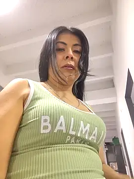 Snapshot of Aniajoness_ chatting on November 16, 2025, 2:49 am Aniajoness online show from November 16, 2025, 2:49 am