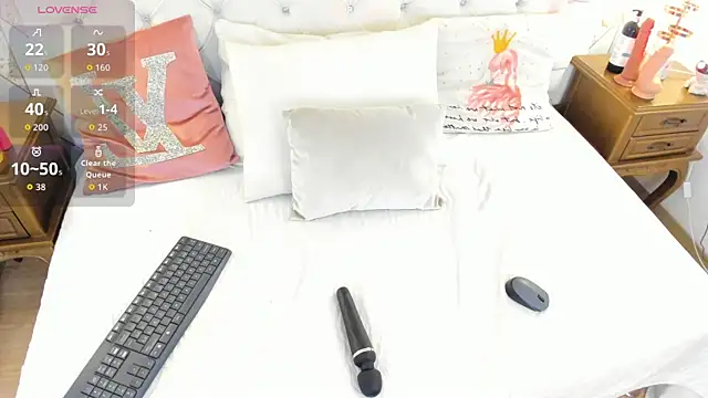 Snapshot of MeganStar__ chatting on October 2, 2025, 11:57 am MeganStar online show from October 2, 2025, 11:57 am