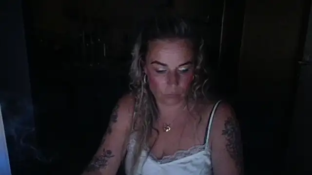 Snapshot of Mrs-Aurora chatting on May 9, 2026, 9:40 pm Mrs-Aurora online show from May 9, 2026, 9:40 pm