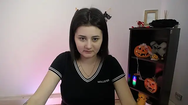 Katrin kiss  online show from October 29, 2025, 1:21 pm