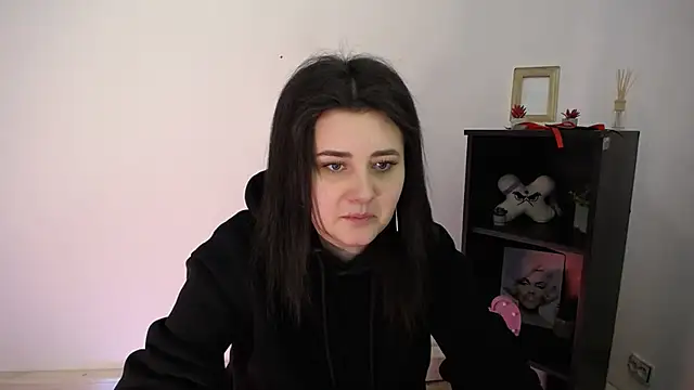 Katrin kiss  online show from February 1, 2026, 12:36 pm