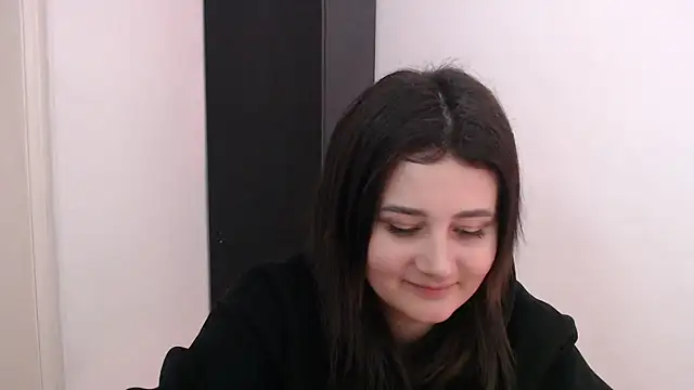 Katrin kiss  online show from September 26, 2025, 10:33 am