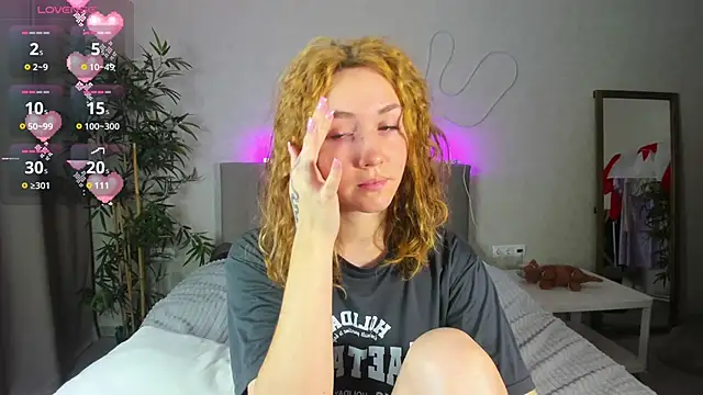 Luna G0ld online show from November 18, 2025, 11:59 pm