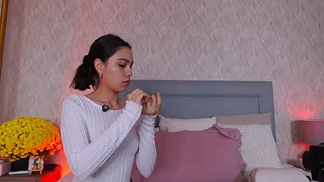 Sofy Bradd online show from November 3, 2025, 7:46 am