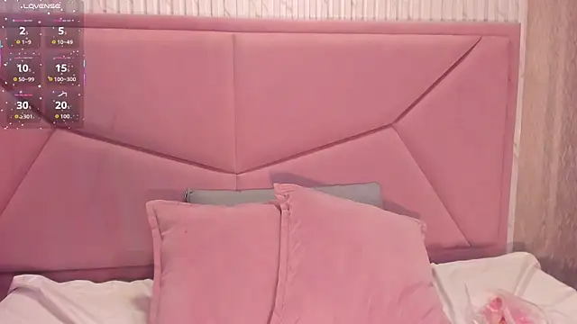 GiaBlaze  online show from October 29, 2025, 3:27 am