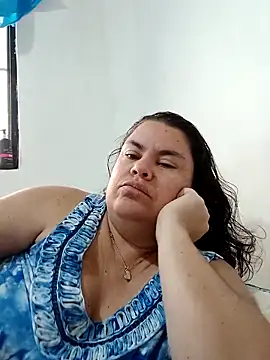 yaneth  online show from November 18, 2025, 12:08 pm