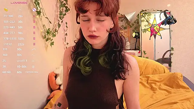 LeelooYolo online show from June 15, 2026, 4:50 pm