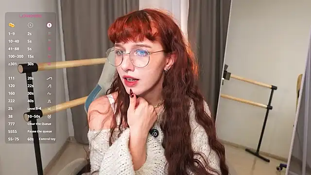 Snapshot of LeelooYolo chatting on November 23, 2025, 3:33 pm LeelooYolo online show from November 23, 2025, 3:33 pm