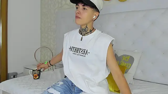 Snapshot of b3k_afrodict chatting on February 25, 2026, 3:51 am b3k afrodict online show from February 25, 2026, 3:51 am