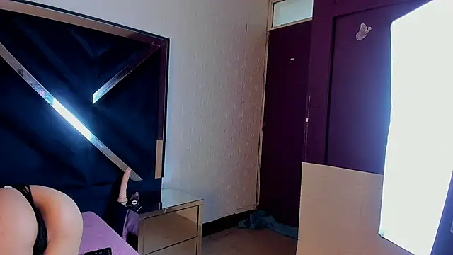 Afroditahh online show from October 5, 2025, 2:41 pm