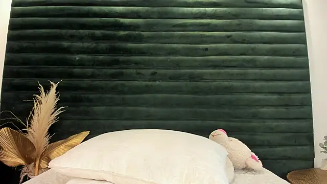 Snapshot of LiliCarterm chatting on April 9, 2026, 6:19 am LiliCarterm online show from April 9, 2026, 6:19 am