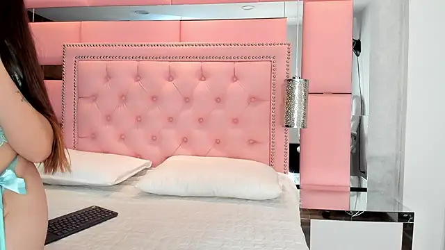 LiliCarterm online show from January 8, 2026, 8:04 pm