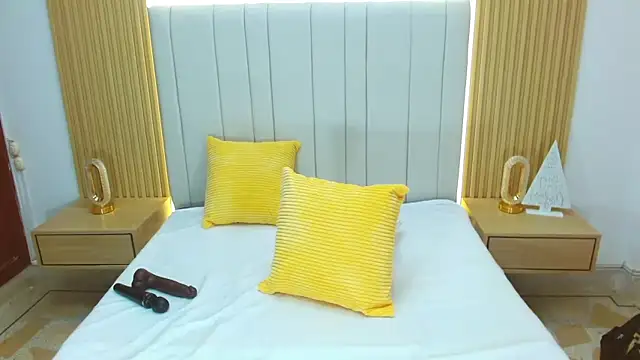 WildScarlet online show from December 14, 2025, 12:22 pm