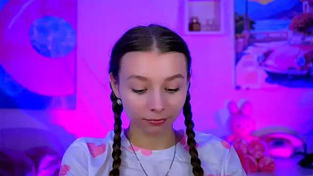 JulieDaniel online show from October 26, 2025, 4:35 am