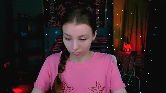 JulieDaniel online show from May 26, 2026, 4:21 am