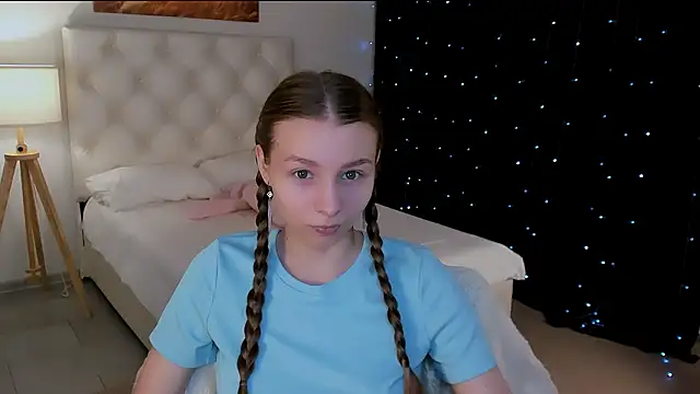 Snapshot of JulieDaniel chatting on February 25, 2026, 8:14 am JulieDaniel online show from February 25, 2026, 8:14 am