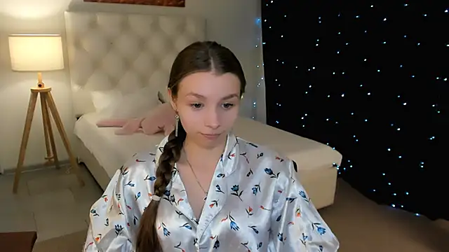 Snapshot of JulieDaniel chatting on February 17, 2026, 8:11 am JulieDaniel online show from February 17, 2026, 8:11 am