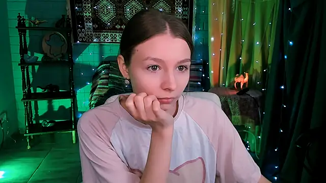 Snapshot of JulieDaniel chatting on February 27, 2026, 4:45 am JulieDaniel online show from February 27, 2026, 4:45 am