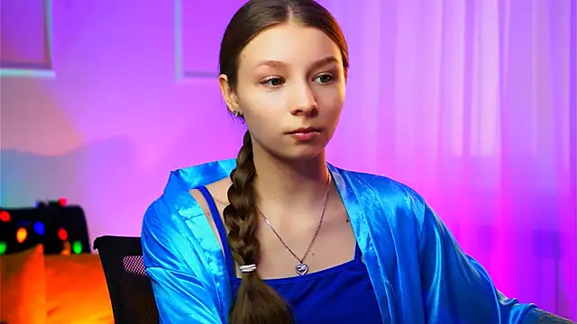 Snapshot of JulieDaniel chatting on February 5, 2026, 6:42 am JulieDaniel online show from February 5, 2026, 6:42 am