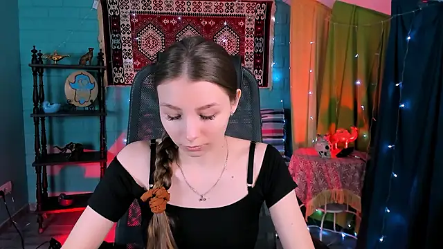 Snapshot of JulieDaniel chatting on February 3, 2026, 8:08 am JulieDaniel online show from February 3, 2026, 8:08 am