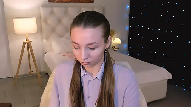 Snapshot of JulieDaniel chatting on February 11, 2026, 4:12 am JulieDaniel online show from February 11, 2026, 4:12 am