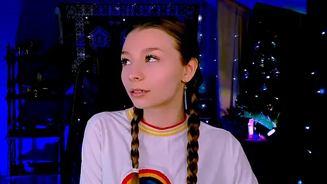 Snapshot of JulieDaniel chatting on January 14, 2026, 8:29 am JulieDaniel online show from January 14, 2026, 8:29 am