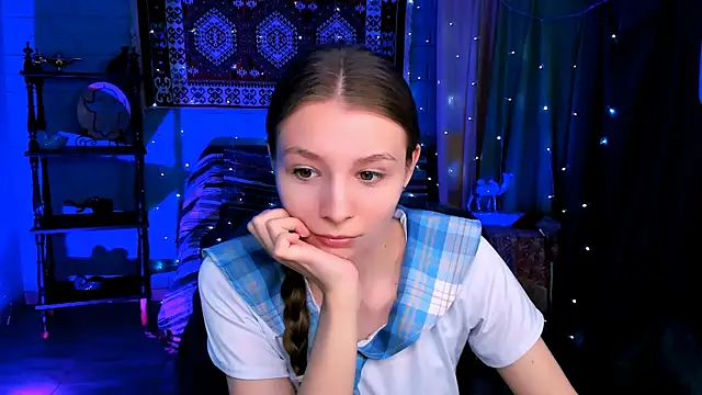 JulieDaniel online show from April 2, 2026, 4:19 am