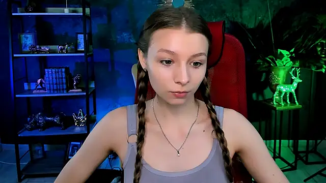 JulieDaniel online show from May 22, 2026, 4:21 am