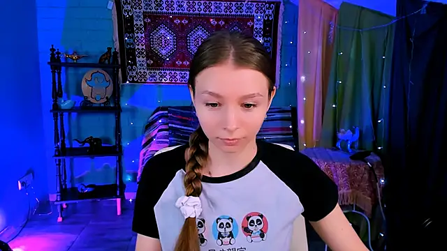 Snapshot of JulieDaniel chatting on March 2, 2026, 4:35 am JulieDaniel online show from March 2, 2026, 4:35 am