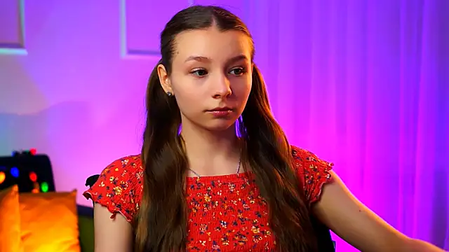 Snapshot of JulieDaniel chatting on February 6, 2026, 4:19 am JulieDaniel online show from February 6, 2026, 4:19 am