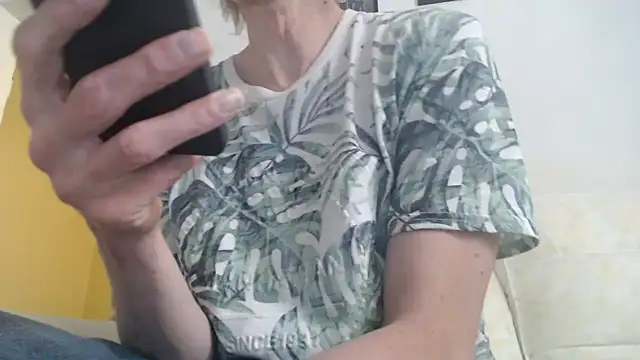 k74robert online show from November 6, 2025, 9:46 am