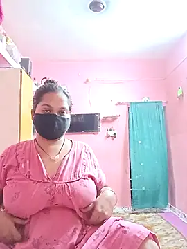 Snapshot of biggbobbsgirl chatting on October 20, 2025, 6:30 pm biggbobbsgirl online show from October 20, 2025, 6:30 pm