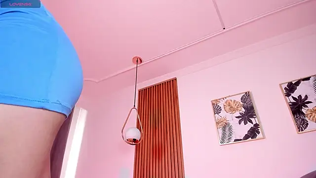 NicolWhite online show from October 16, 2025, 1:08 pm