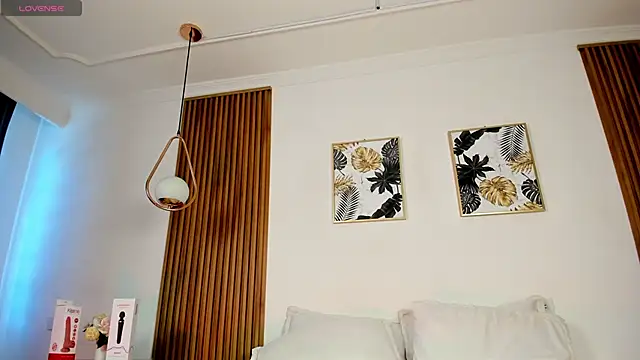 NicolWhite online show from January 11, 2026, 12:45 pm