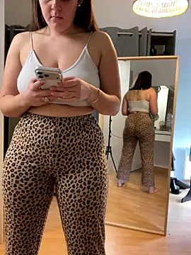 chloedlm5 online show from November 18, 2025, 9:23 am