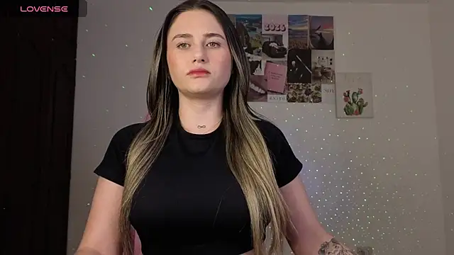 Snapshot of Veronika__Winslow_ chatting on April 24, 2026, 6:26 am Veronika Winslow online show from April 24, 2026, 6:26 am