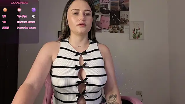 Snapshot of Veronika__Winslow_ chatting on March 14, 2026, 5:02 am Veronika Winslow online show from March 14, 2026, 5:02 am