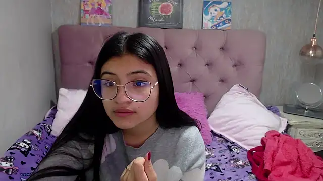 laurenelove online show from September 12, 2025, 2:44 am