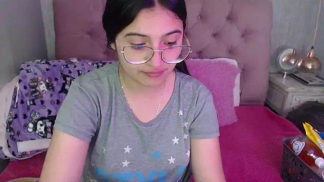 laurenelove online show from October 9, 2025, 12:55 am