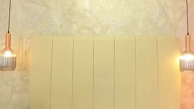 nayiraa  online show from October 20, 2025, 11:44 am