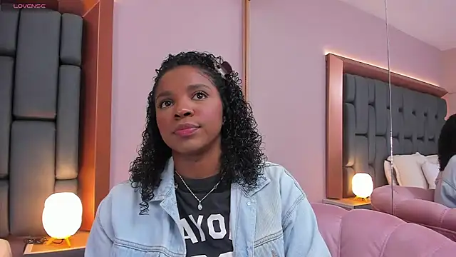 LisaMendez online show from February 25, 2026, 3:40 am