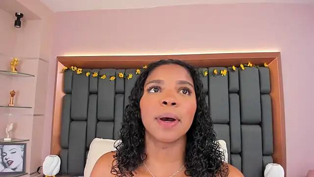 LisaMendez online show from November 20, 2025, 3:51 am