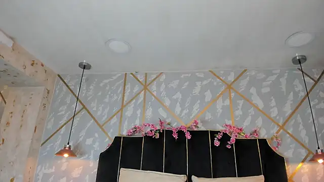 LisaMendez online show from April 15, 2026, 3:56 am