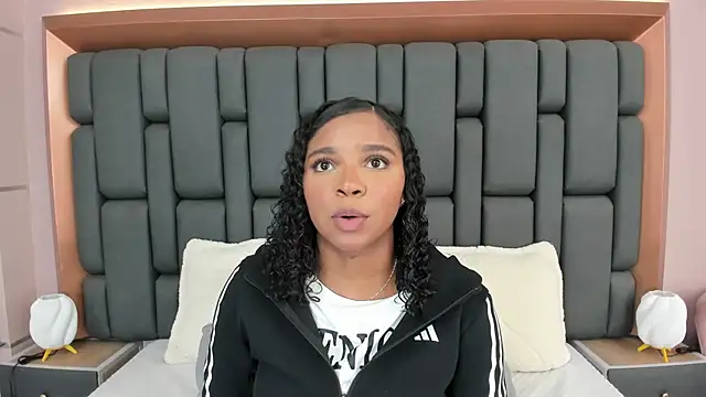 LisaMendez online show from October 31, 2025, 3:58 am