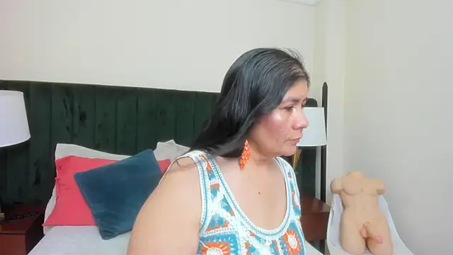 kiraGeiner online show from October 18, 2025, 9:55 am