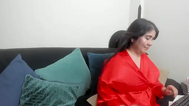 kiraGeiner online show from November 10, 2025, 7:19 pm