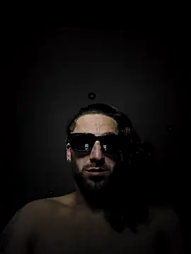 SugarThug online show from November 28, 2025, 3:39 am