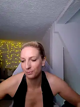 Snapshot of SexyJulia21 chatting on February 25, 2025, 9:09 am SexyJulia21 online show from February 25, 2025, 9:09 am