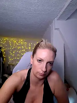 Snapshot of SexyJulia21 chatting on February 25, 2025, 12:16 pm SexyJulia21 online show from February 25, 2025, 12:16 pm