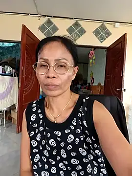 Snapshot of Mama_Eva_1 chatting on July 2, 2026, 3:23 am Mama Eva 1 online show from July 2, 2026, 3:23 am